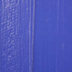 På billedet ser vi en træflade, der er malet med en iøjnefaldende og dyb blå farve, nemlig Ultramarin. Overfladen viser tydelige træk af træets naturlige korn og tekstur, hvilket indikerer, at træbeskyttelsen muliggør en fremhævning af træets detaljer samtidig med, at det får en smuk farve. Den blå farve er jævn og ser ud til at være påført med omhu for at sikre en ensartet dækning. Denne type træbeskyttelse ville være ideel til anvendelse på udendørs træværk, hvor både beskyttelse og æstetik er nøgleelementer.