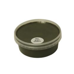 Billedet viser en rund farveprøve bøtte med maling i en ensartet, livlig og klar Grøn Umbra farve. Overfladen fremstår dækkende og jævn, hvilket giver et realistisk indtryk af farvens udtryk på malede overflader. Farveprøven anvendes til at vurdere nuance, dækkeevne og finish før valg af maling til større projekter. Den grønne farve repræsenterer en af de farvenuancer, som findes i udvalget af træbeskyttelse.