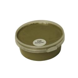 Billedet viser en rund farveprøve bøtte med maling i en ensartet, livlig og klar saltgrøn farve. Overfladen fremstår dækkende og jævn, hvilket giver et realistisk indtryk af farvens udtryk på malede overflader. Farveprøven anvendes til at vurdere nuance, dækkeevne og finish før valg af maling til større projekter. Den grønne farve repræsenterer en af de farvenuancer, som findes i udvalget af træbeskyttelse.