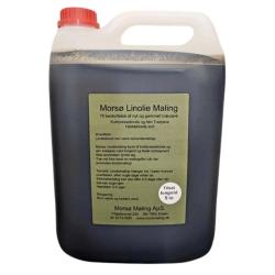 På billedet ser du en dunk af 5 liter linoliemaling på et blåt bord. Dunken svarer til 5 liter og har en rund har en mørk farve med en grøn etikette. Forgrunden og baggrunden er en ensfarvet lysere grå, hvilket giver et minimalistisk og professionelt udtryk. Den primære tekst angiver, at indholdet er 